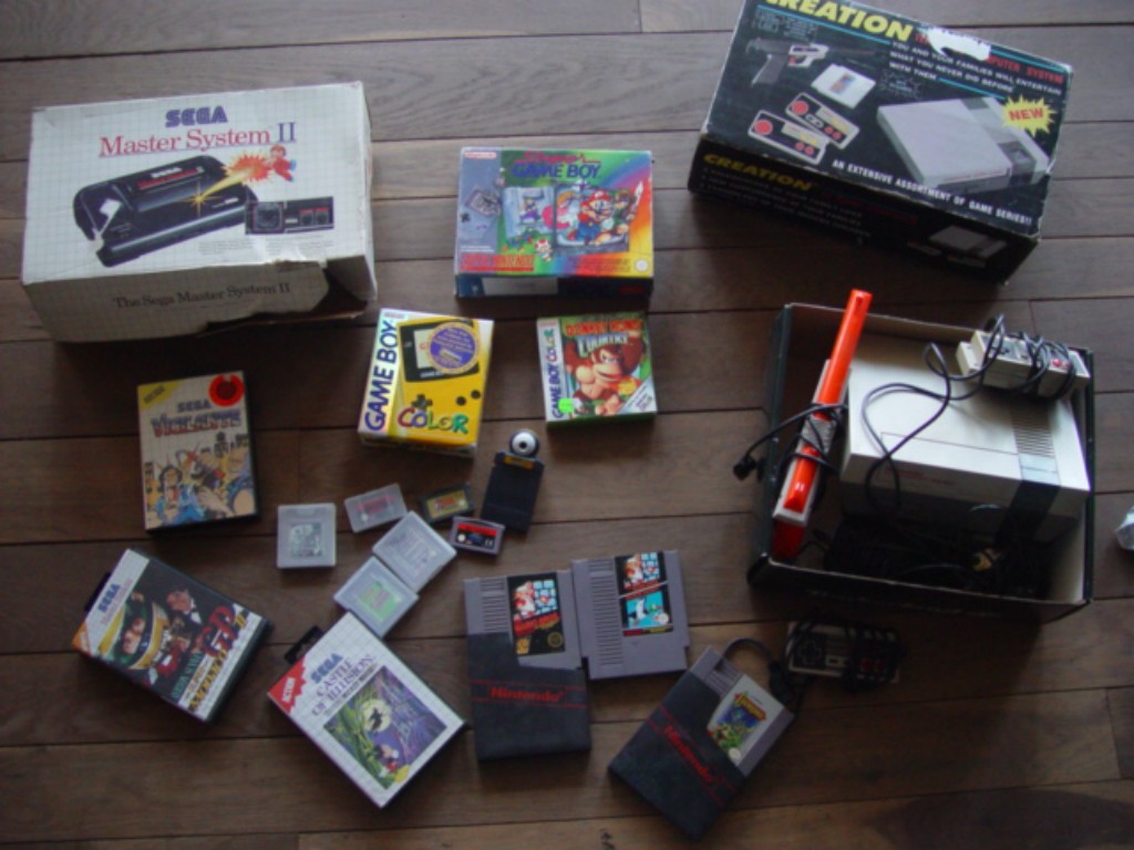 Master System 2 en boite, Game Boy color complète, Clône Nes, Nes hollandaise, Donkey Kong Country Gbcolor, Super Game Boy